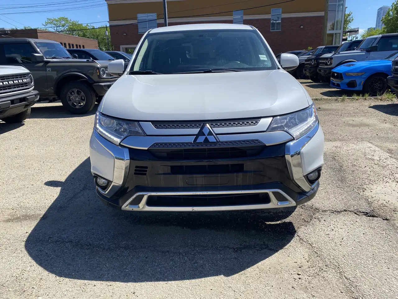 Mitsubishi Outlander снимка Mitsubishi Outlander