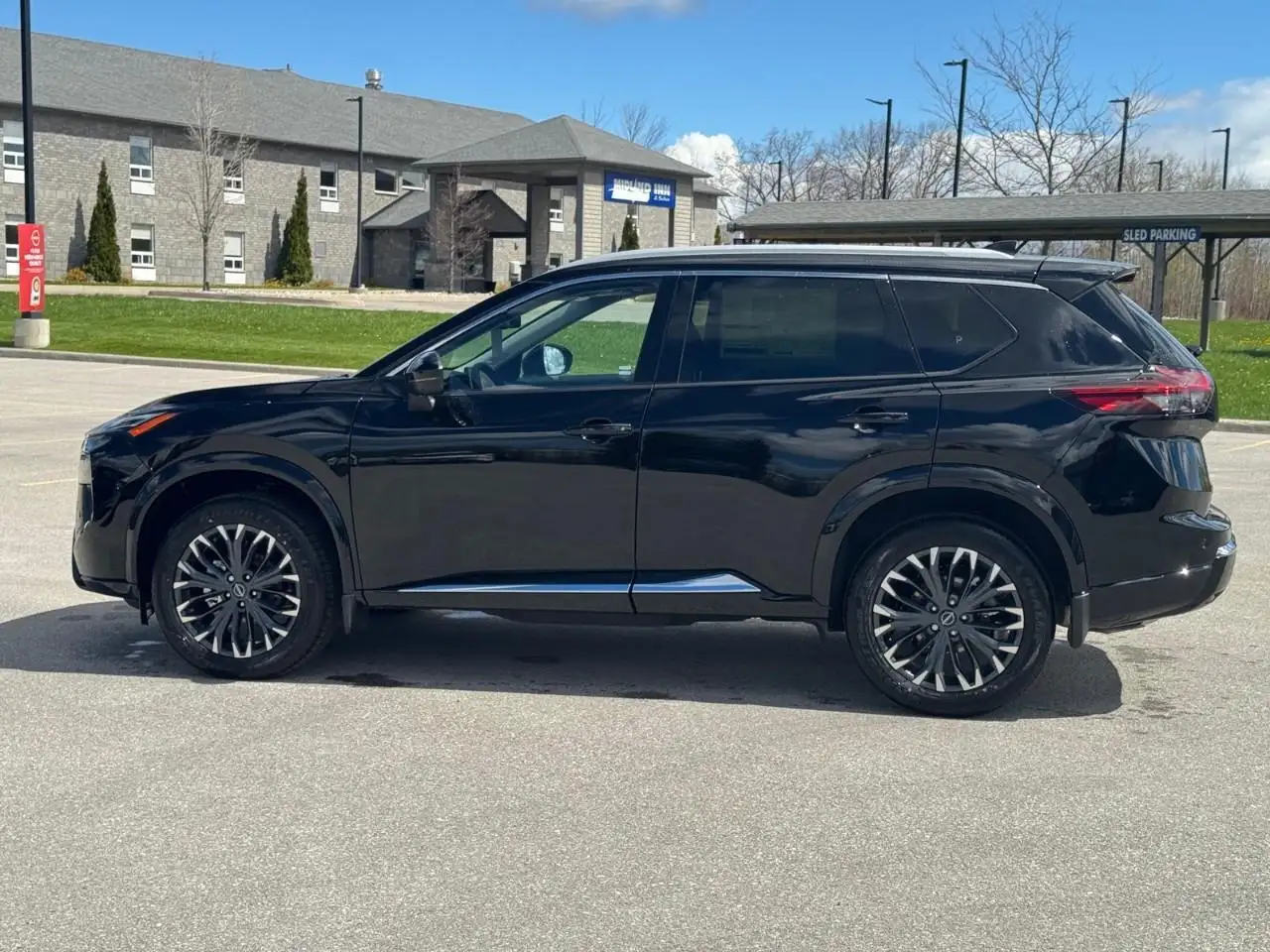Nissan Rogue снимка Nissan Rogue
