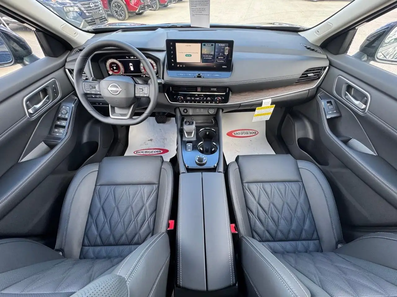 Nissan Rogue снимка Nissan Rogue