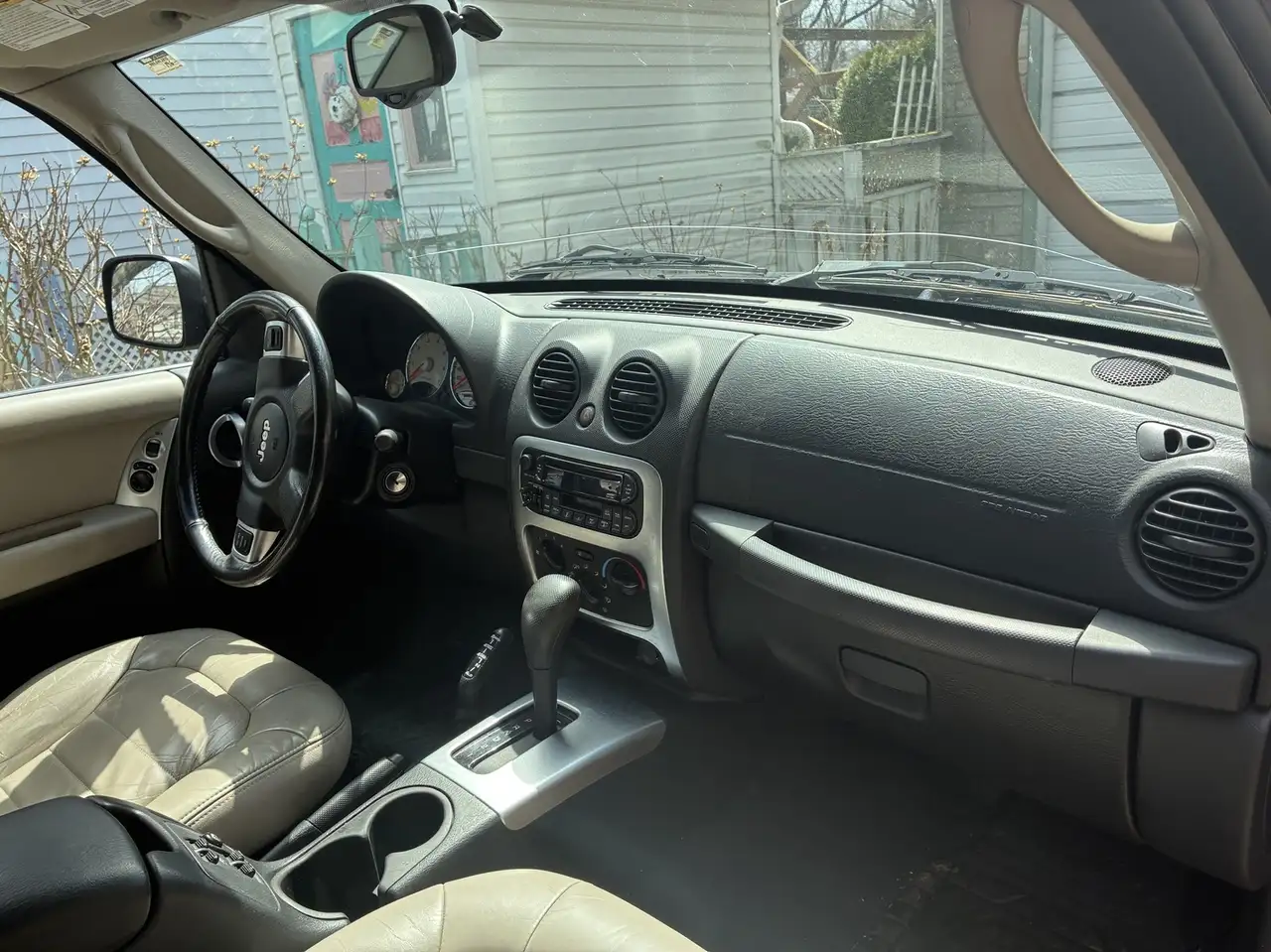 Jeep Liberty снимка Jeep Liberty