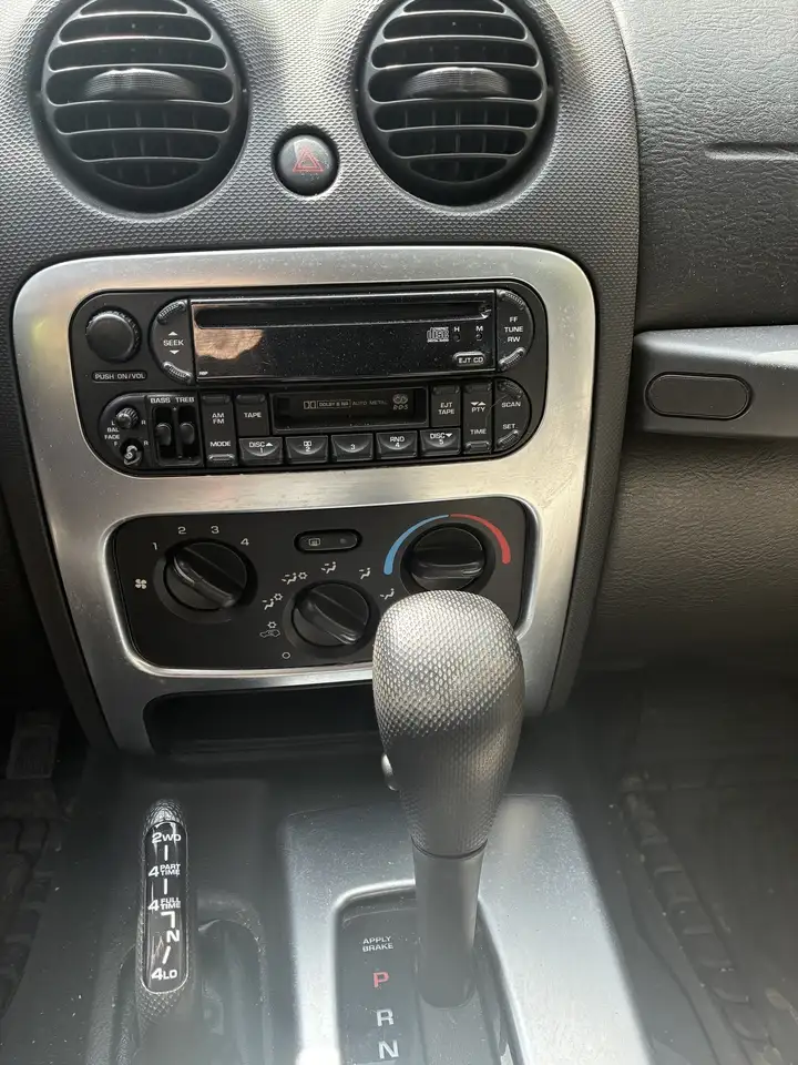 Jeep Liberty снимка Jeep Liberty