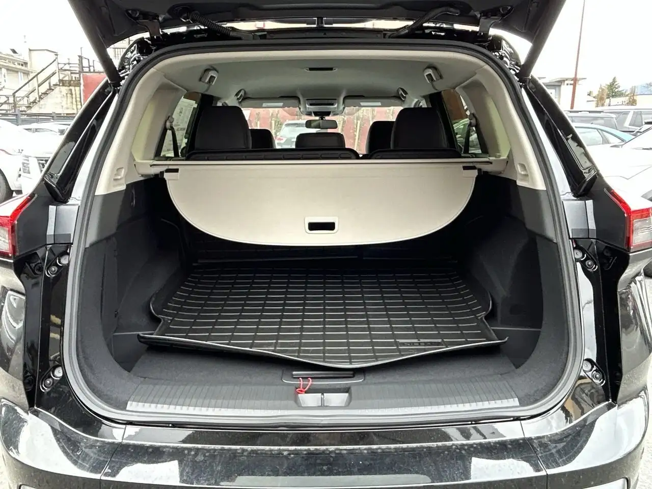Nissan Rogue снимка Nissan Rogue