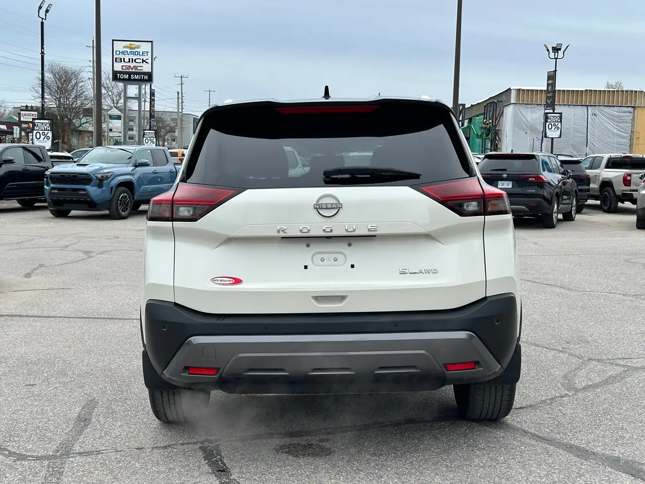 Nissan Rogue снимка Nissan Rogue