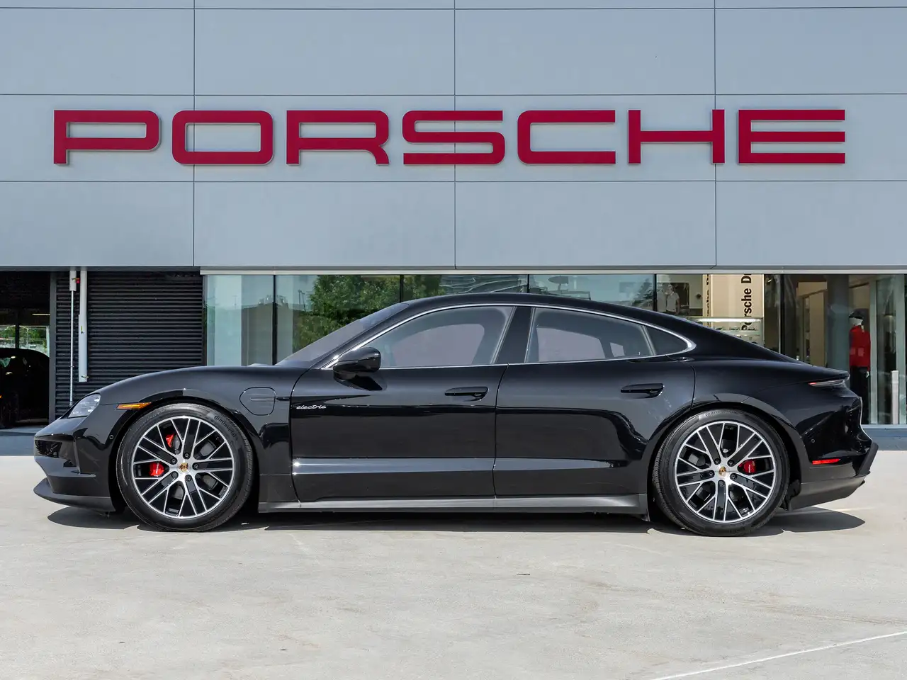 Porsche Taycan снимка Porsche Taycan