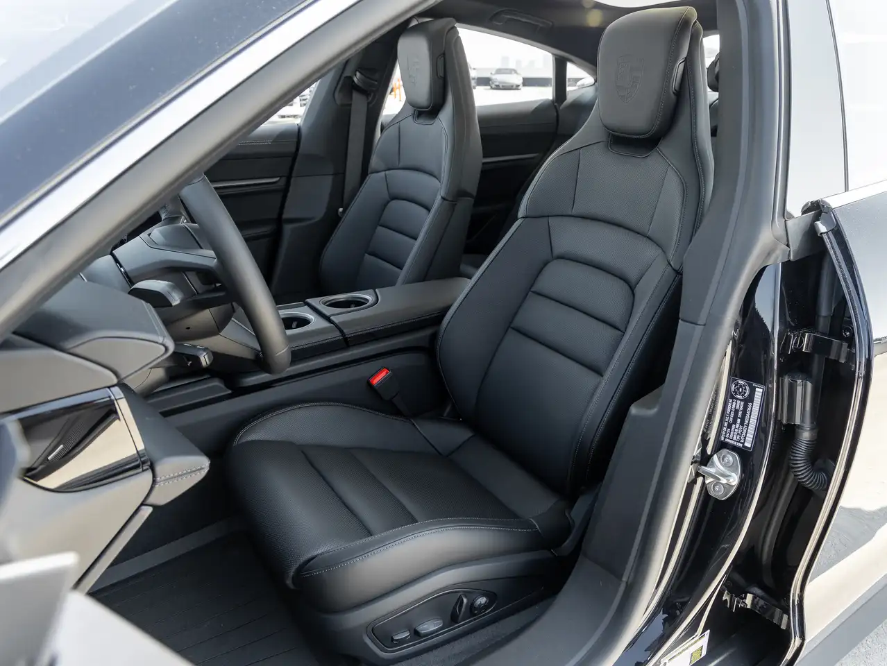 Porsche Taycan снимка Porsche Taycan