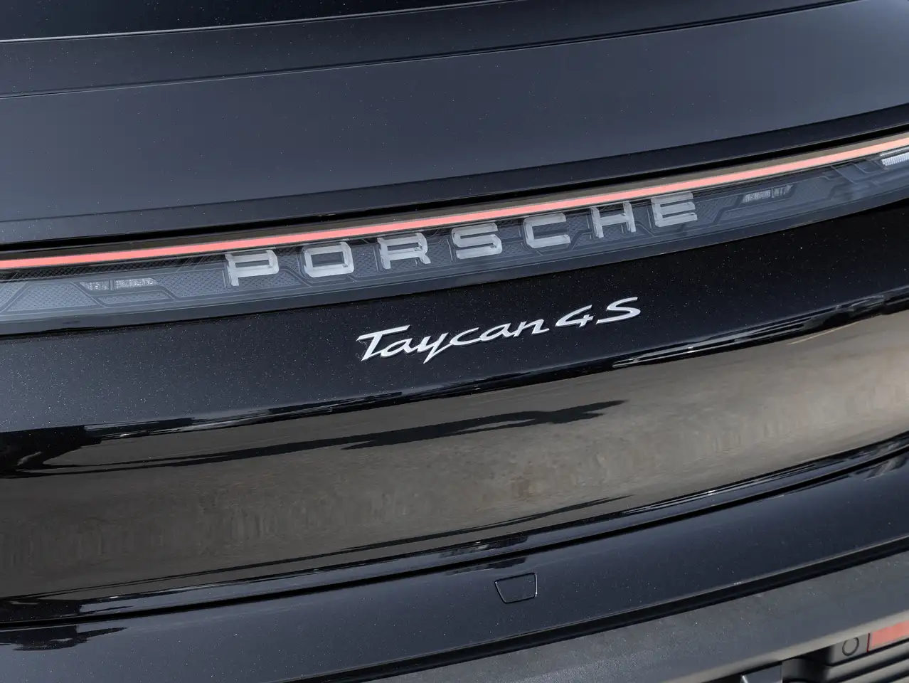 Porsche Taycan снимка Porsche Taycan