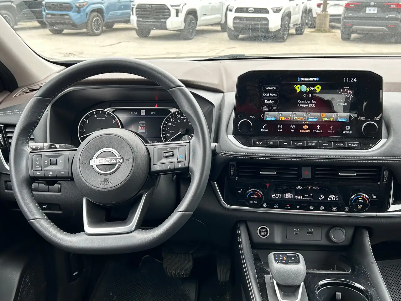 Nissan Rogue снимка Nissan Rogue