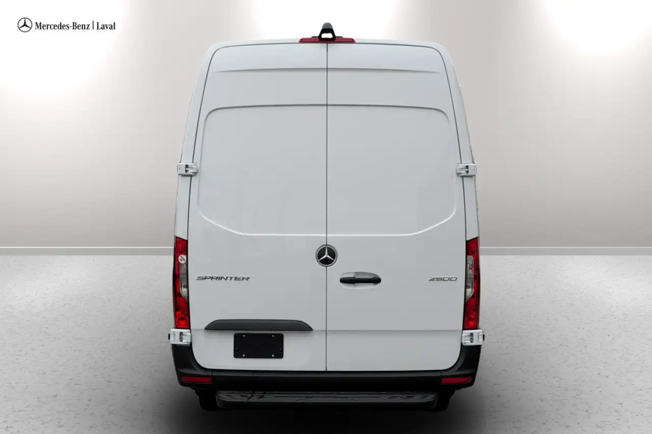 Mercedes-Benz Sprinter photo Mercedes-Benz Sprinter