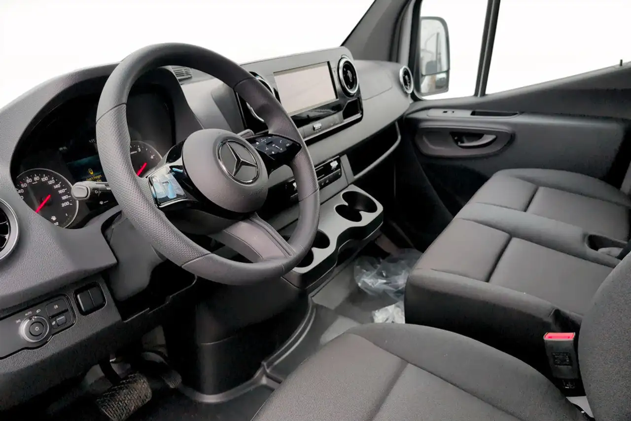 Mercedes-Benz Sprinter photo Mercedes-Benz Sprinter