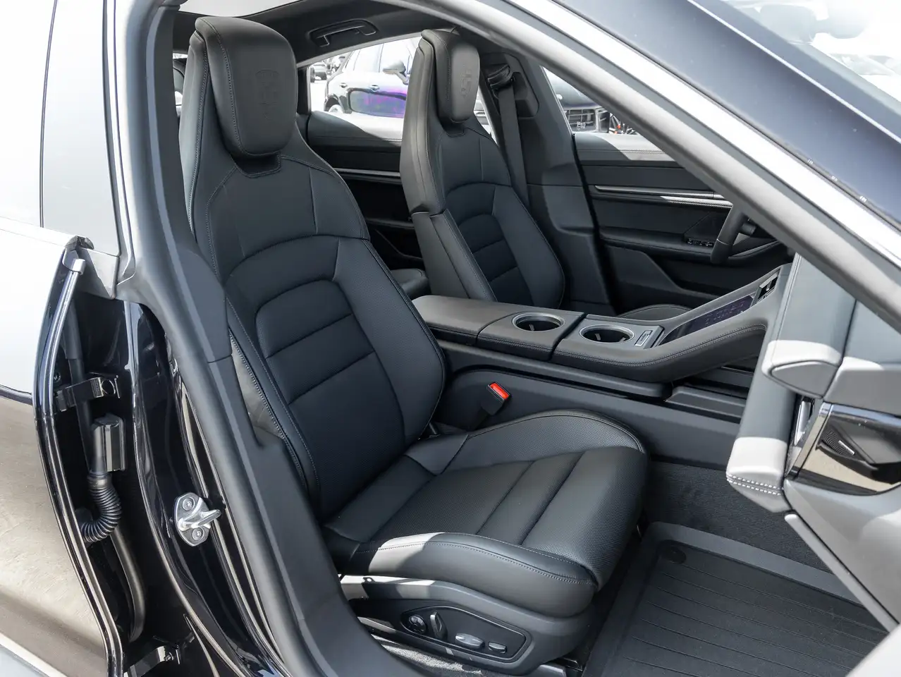 Porsche Taycan снимка Porsche Taycan