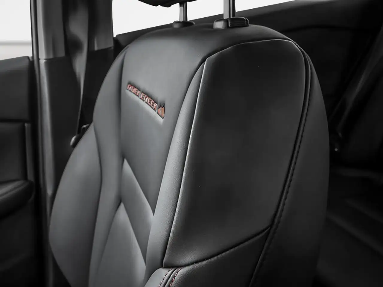 Nissan Rogue fotografie Nissan Rogue