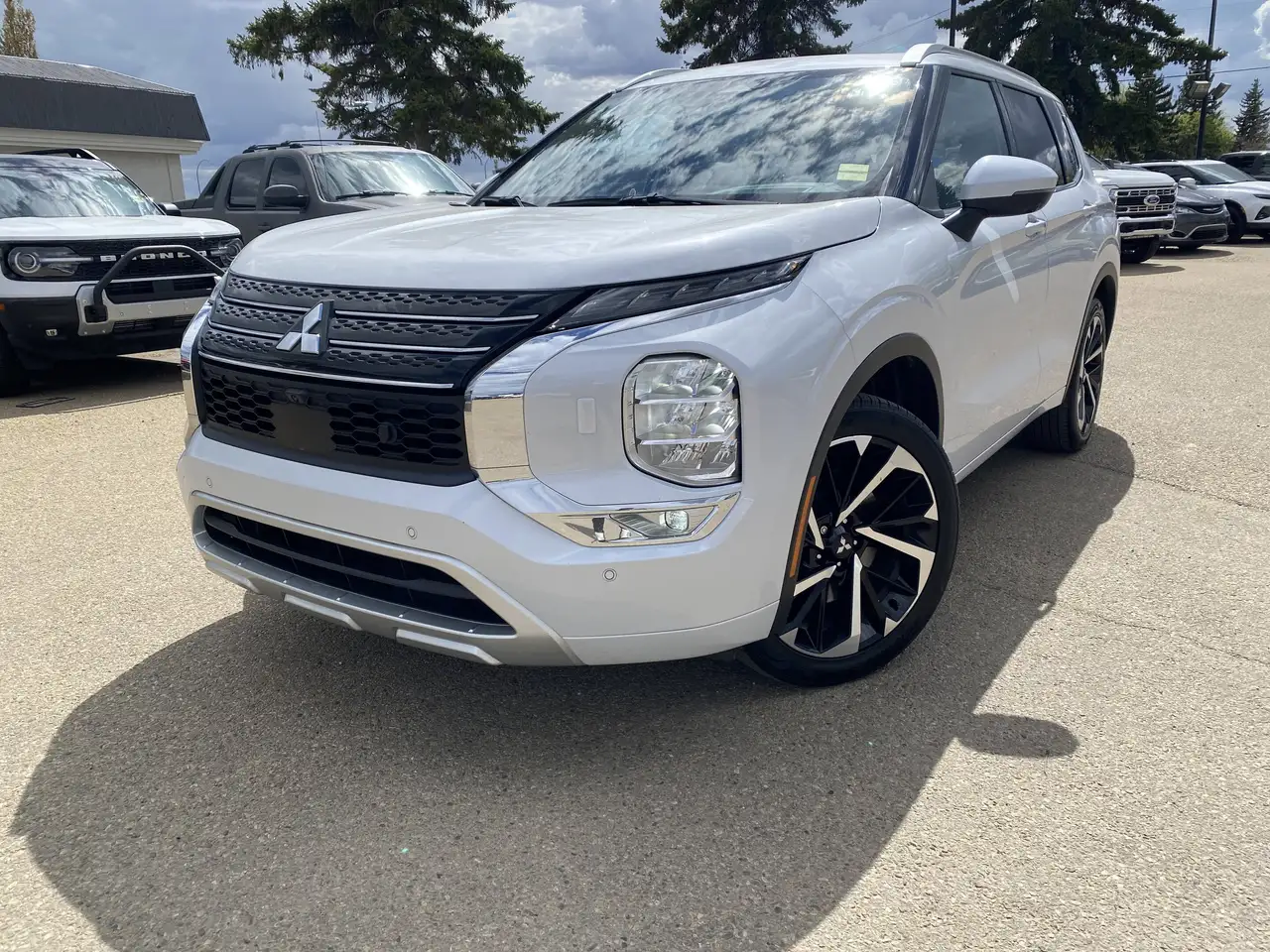 Mitsubishi Outlander снимка Mitsubishi Outlander