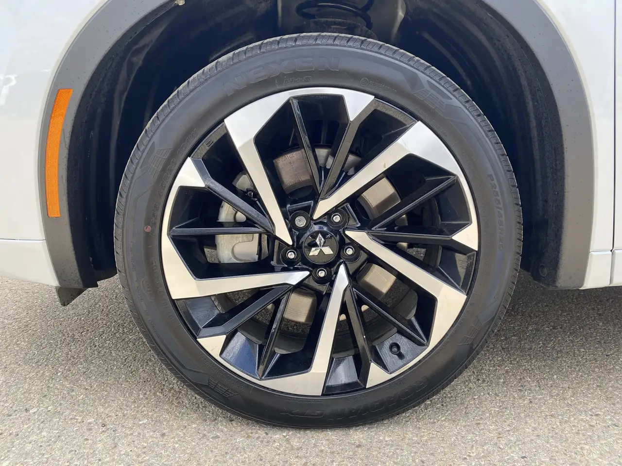 Mitsubishi Outlander снимка Mitsubishi Outlander