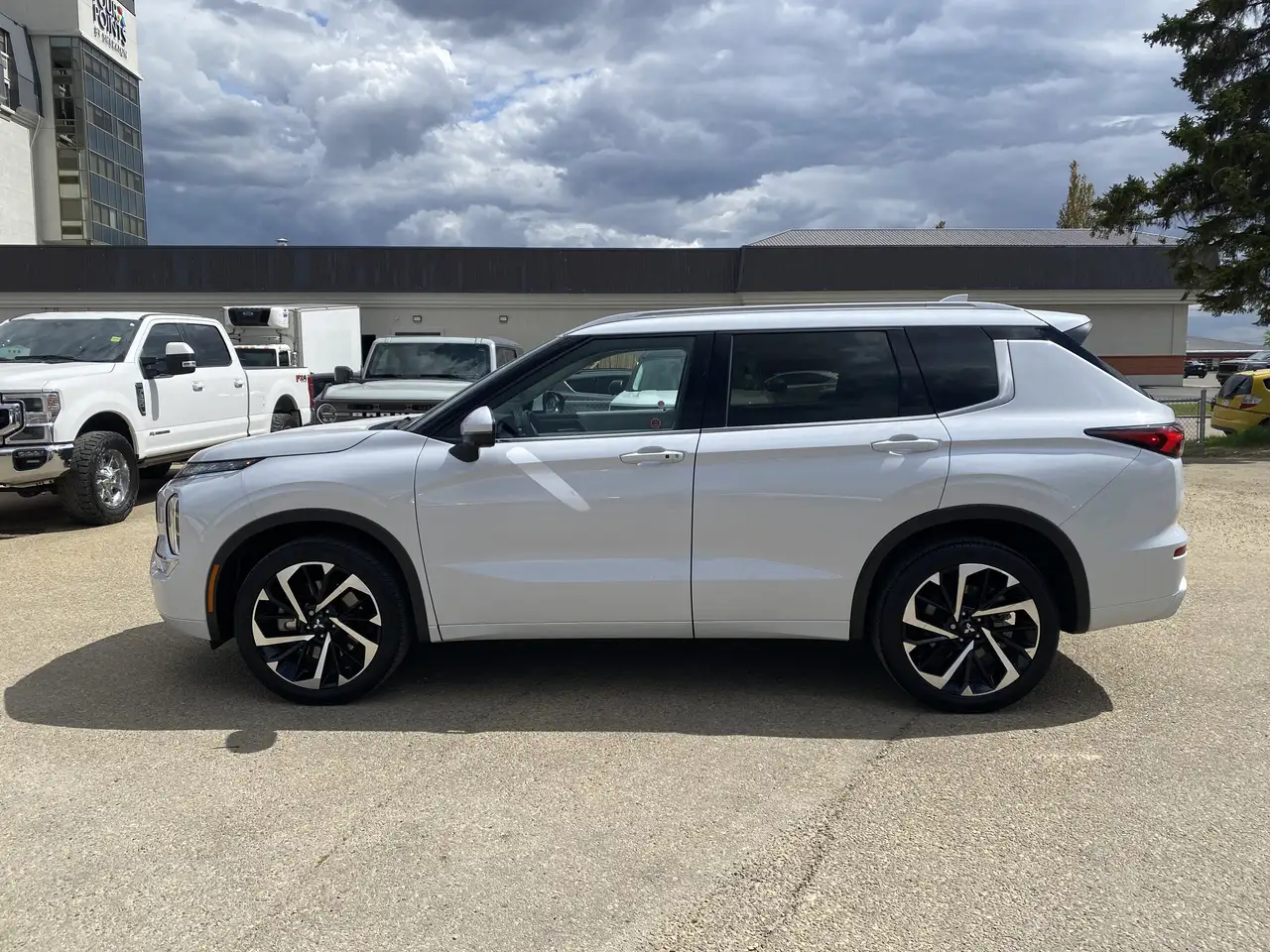 Mitsubishi Outlander снимка Mitsubishi Outlander