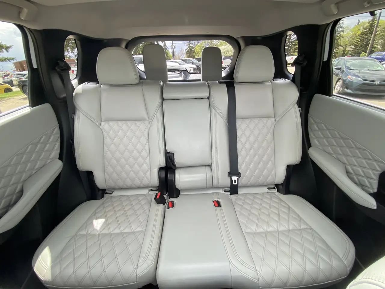 Mitsubishi Outlander снимка Mitsubishi Outlander
