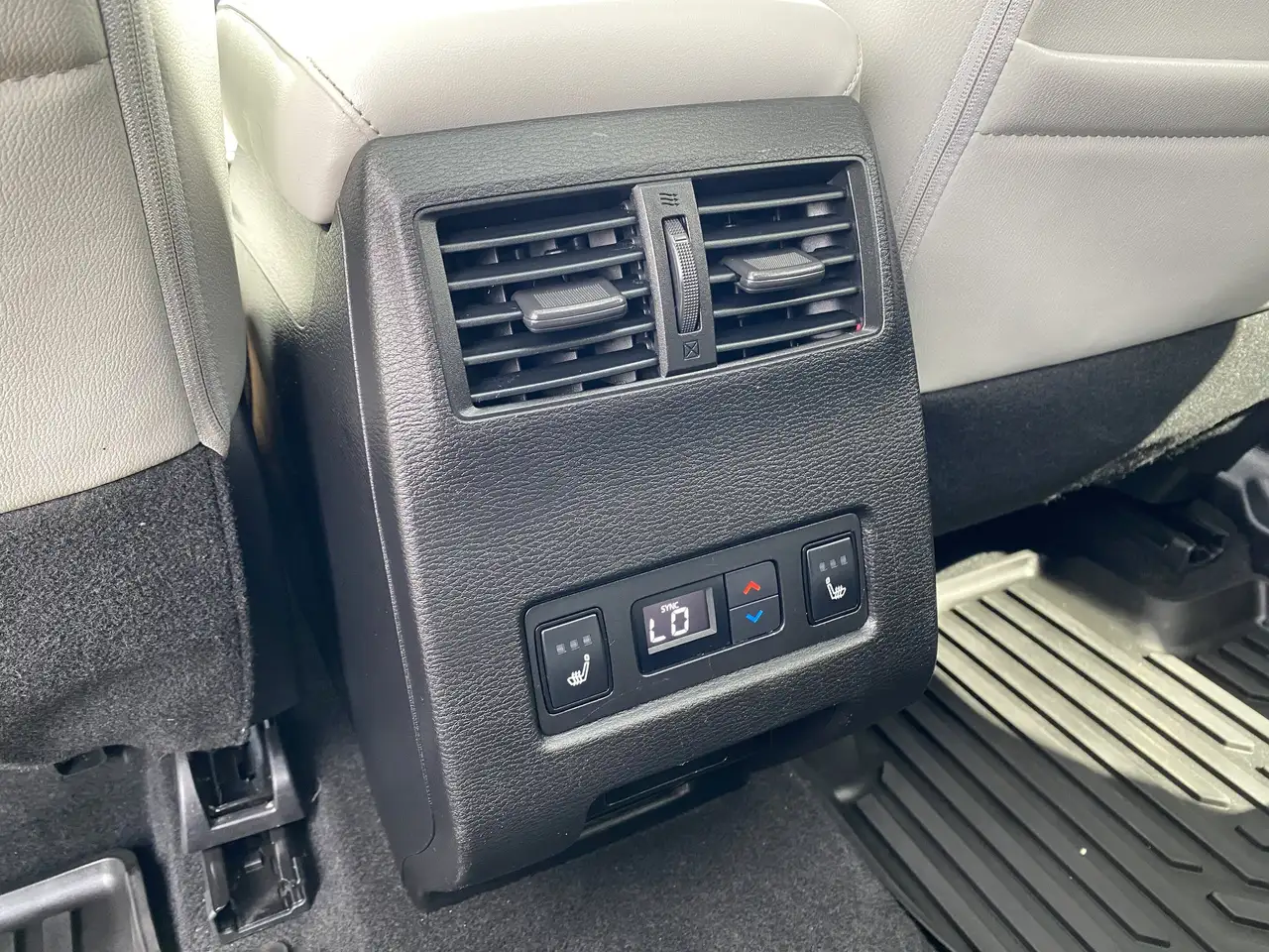 Mitsubishi Outlander снимка Mitsubishi Outlander