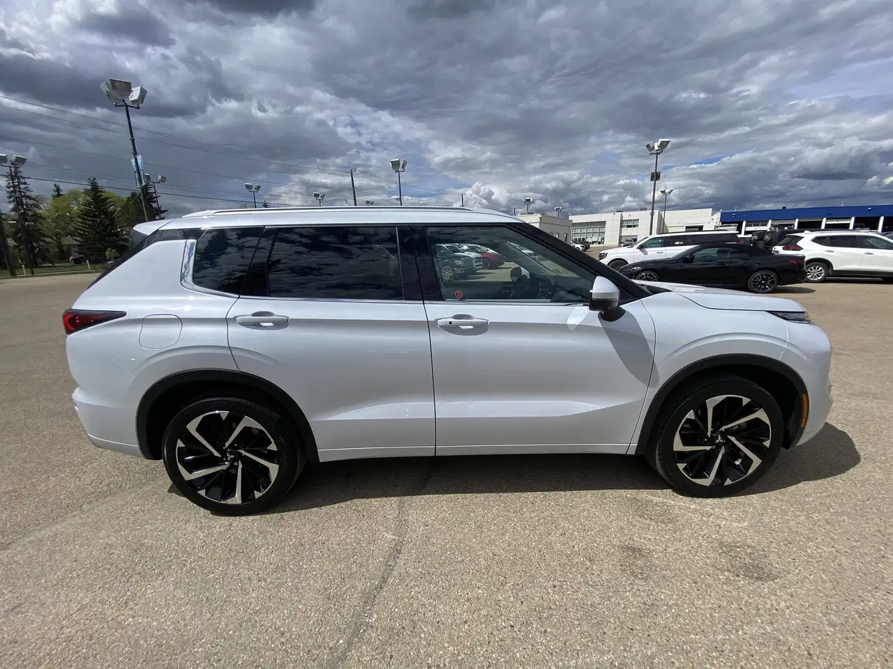 Mitsubishi Outlander снимка Mitsubishi Outlander