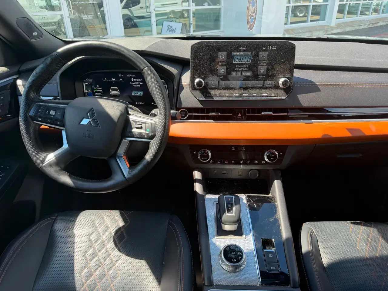 Mitsubishi Outlander photo Mitsubishi Outlander