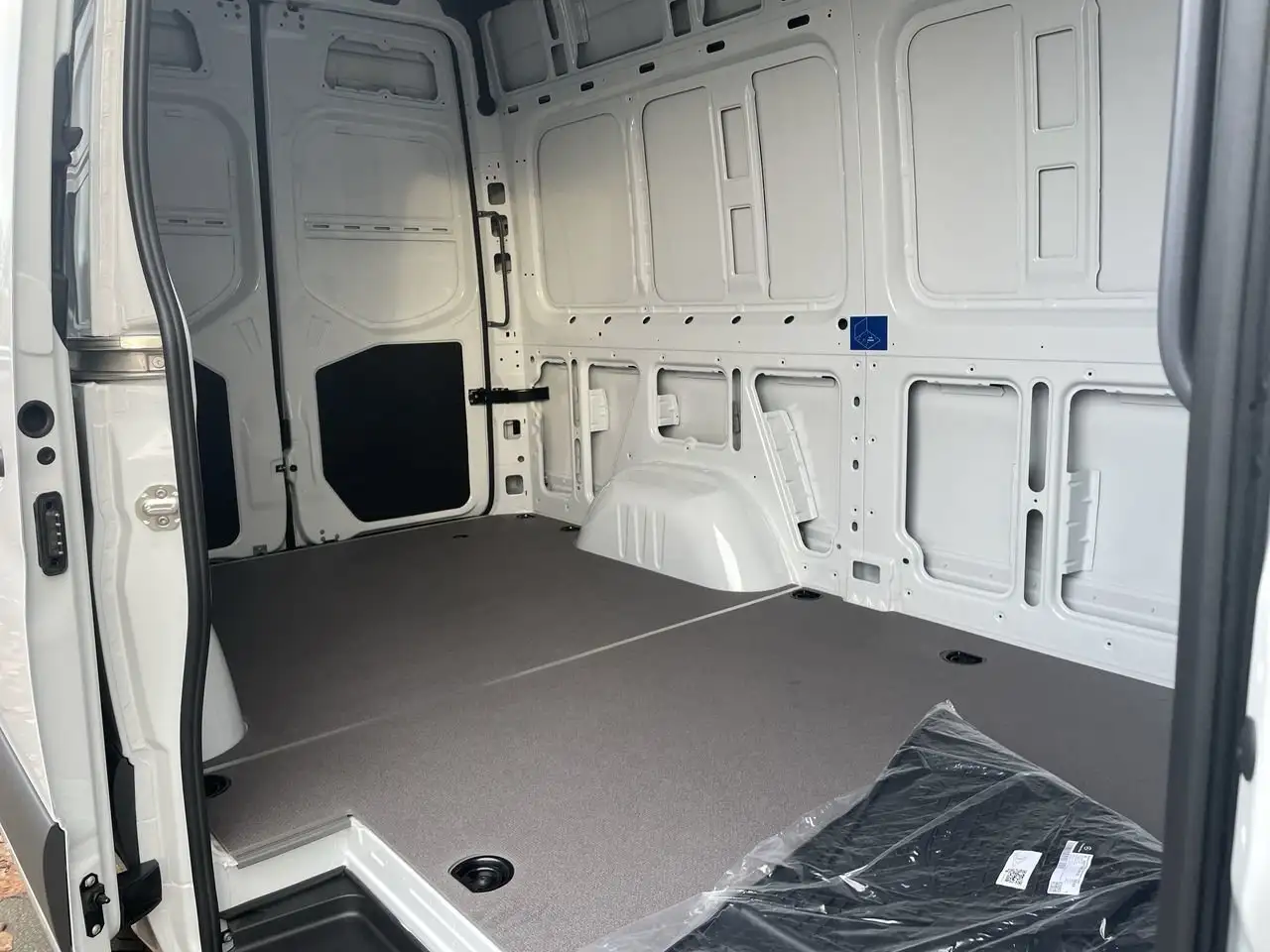 Mercedes-Benz Sprinter photo Mercedes-Benz Sprinter