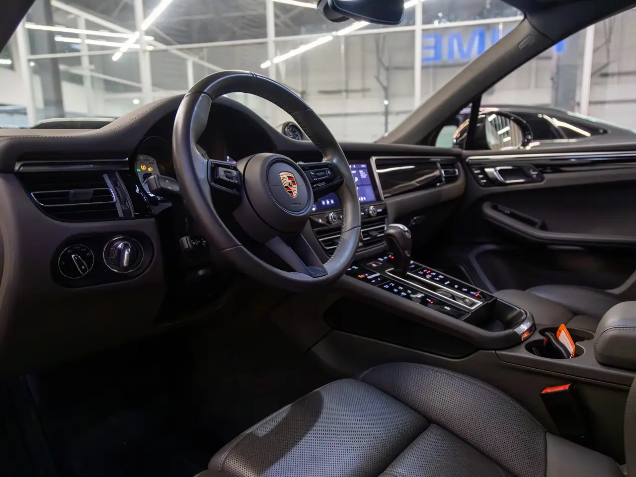 Porsche Macan photo Porsche Macan