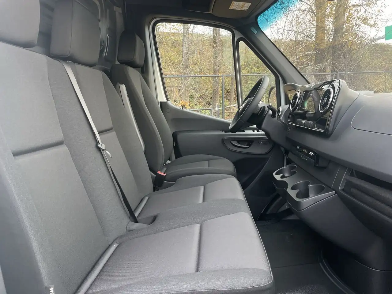 Mercedes-Benz Sprinter photo Mercedes-Benz Sprinter