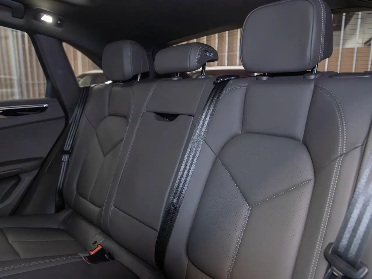 Porsche Macan photo Porsche Macan