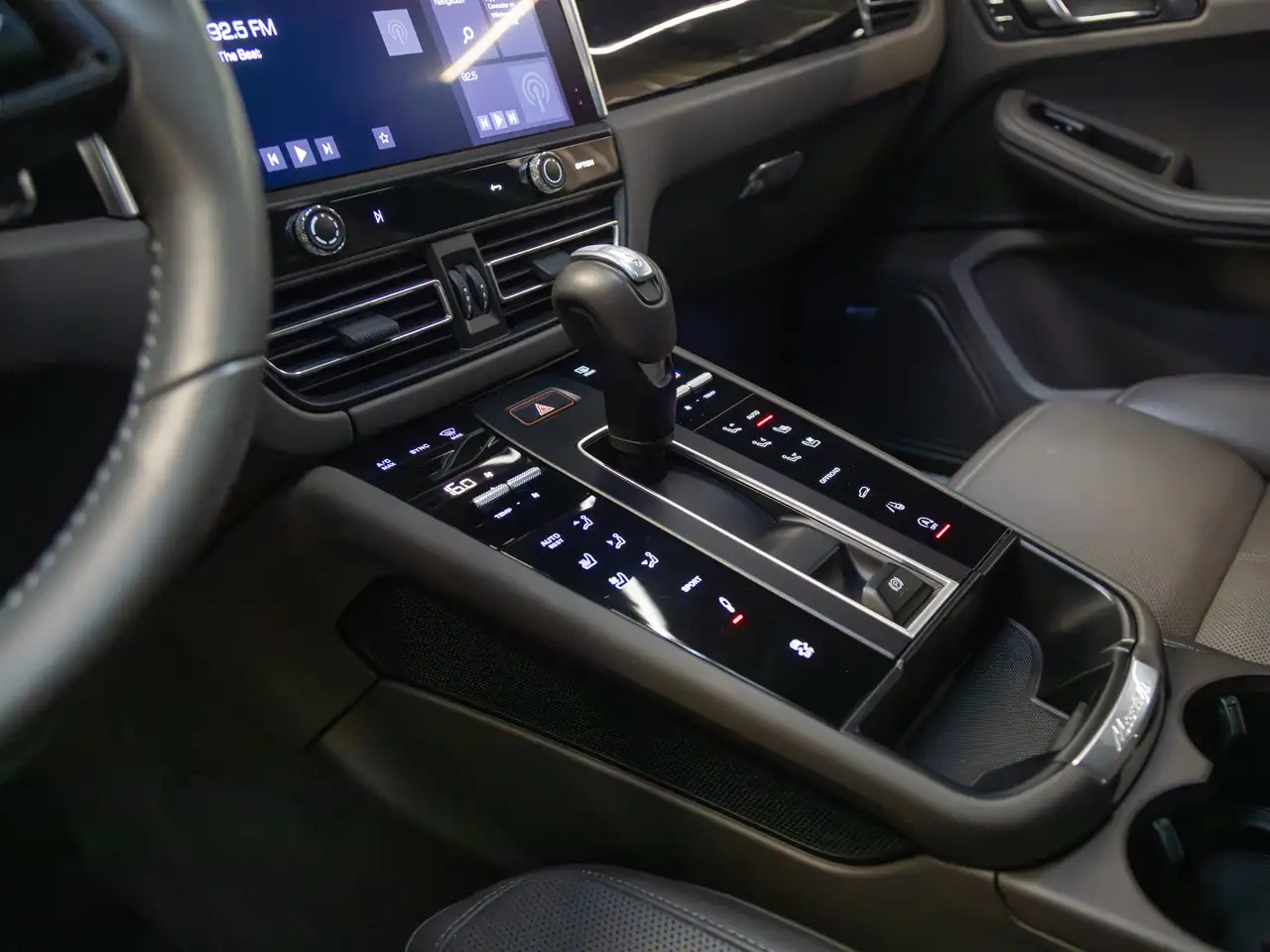 Porsche Macan photo Porsche Macan