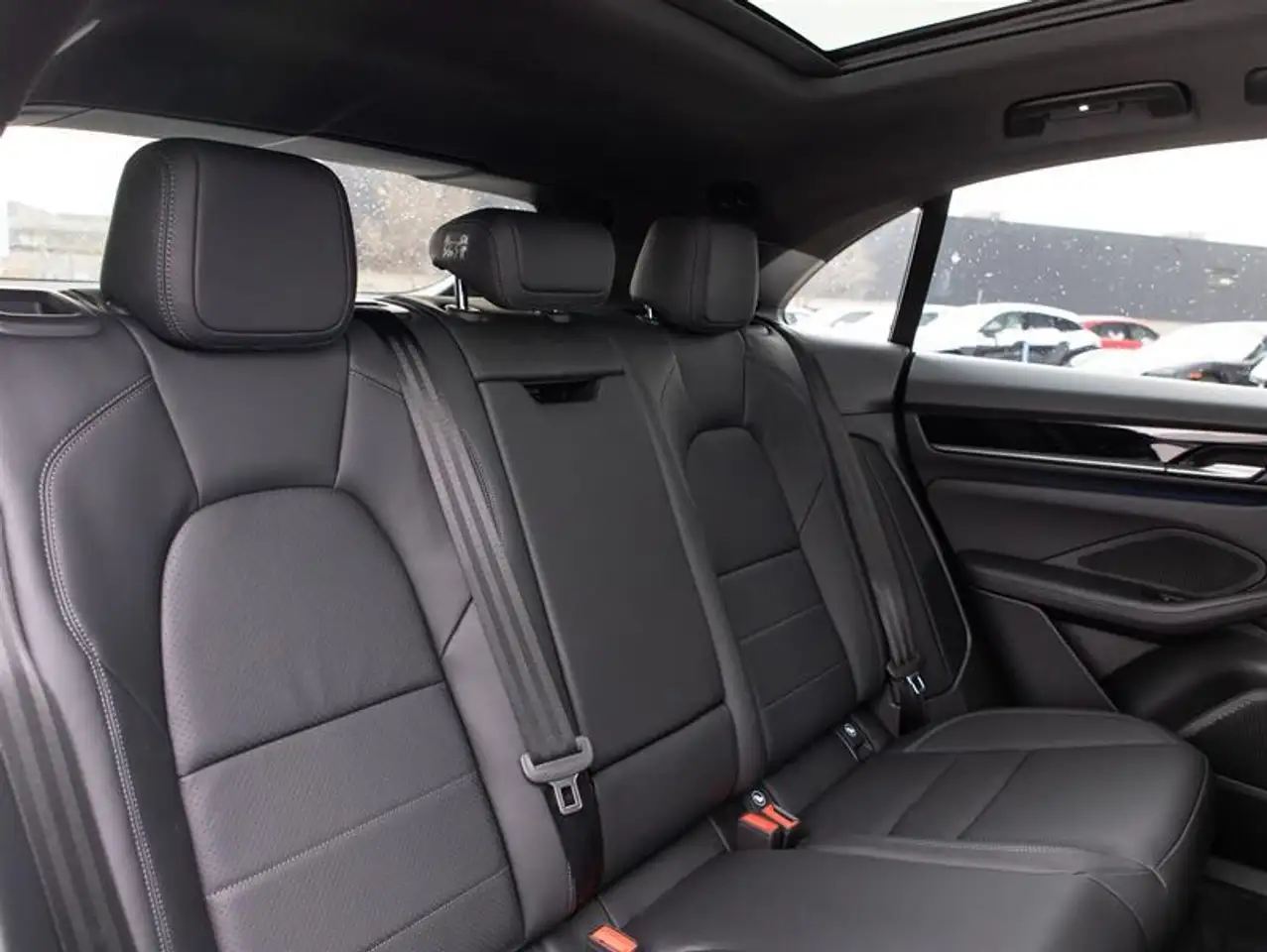 Porsche Macan снимка Porsche Macan