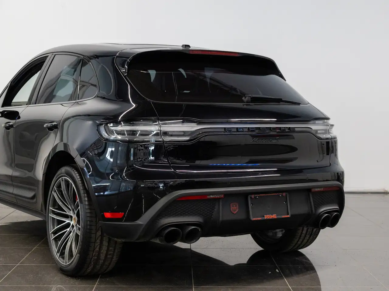 Porsche Macan photo Porsche Macan