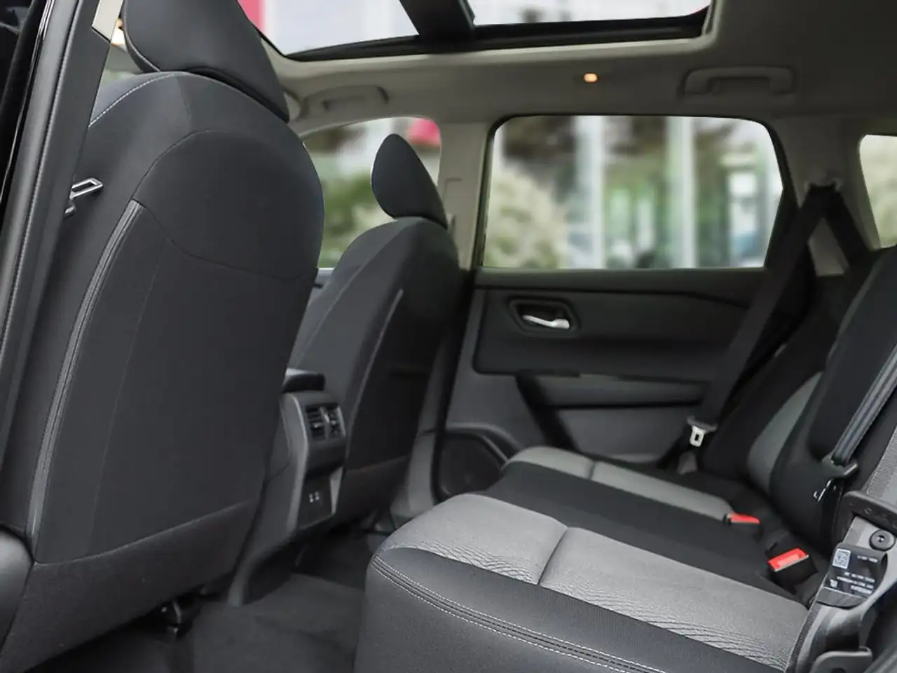 Nissan Rogue fotografie Nissan Rogue