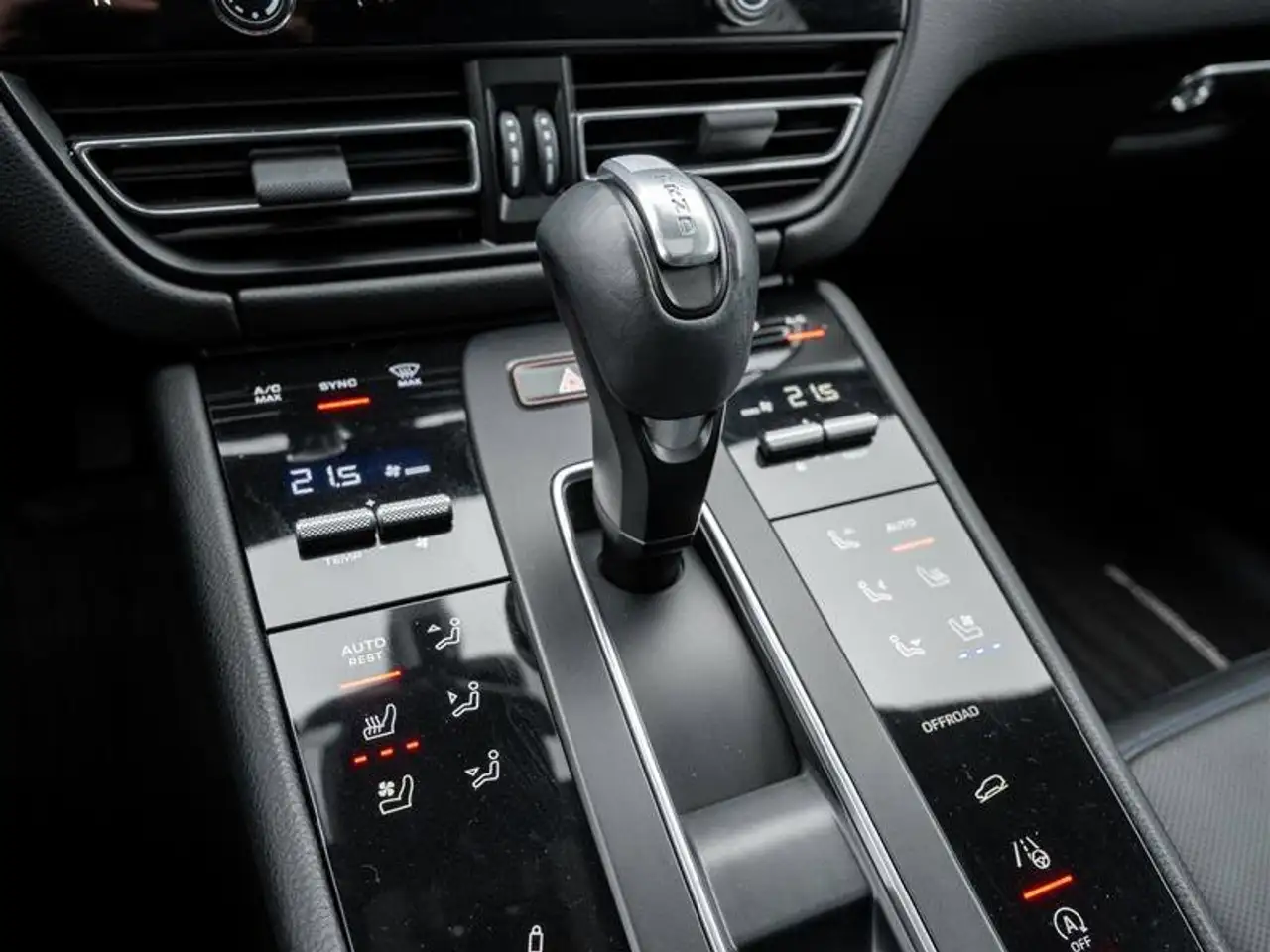 Porsche Macan снимка Porsche Macan