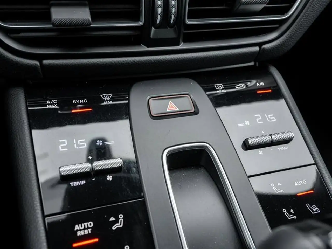 Porsche Macan снимка Porsche Macan