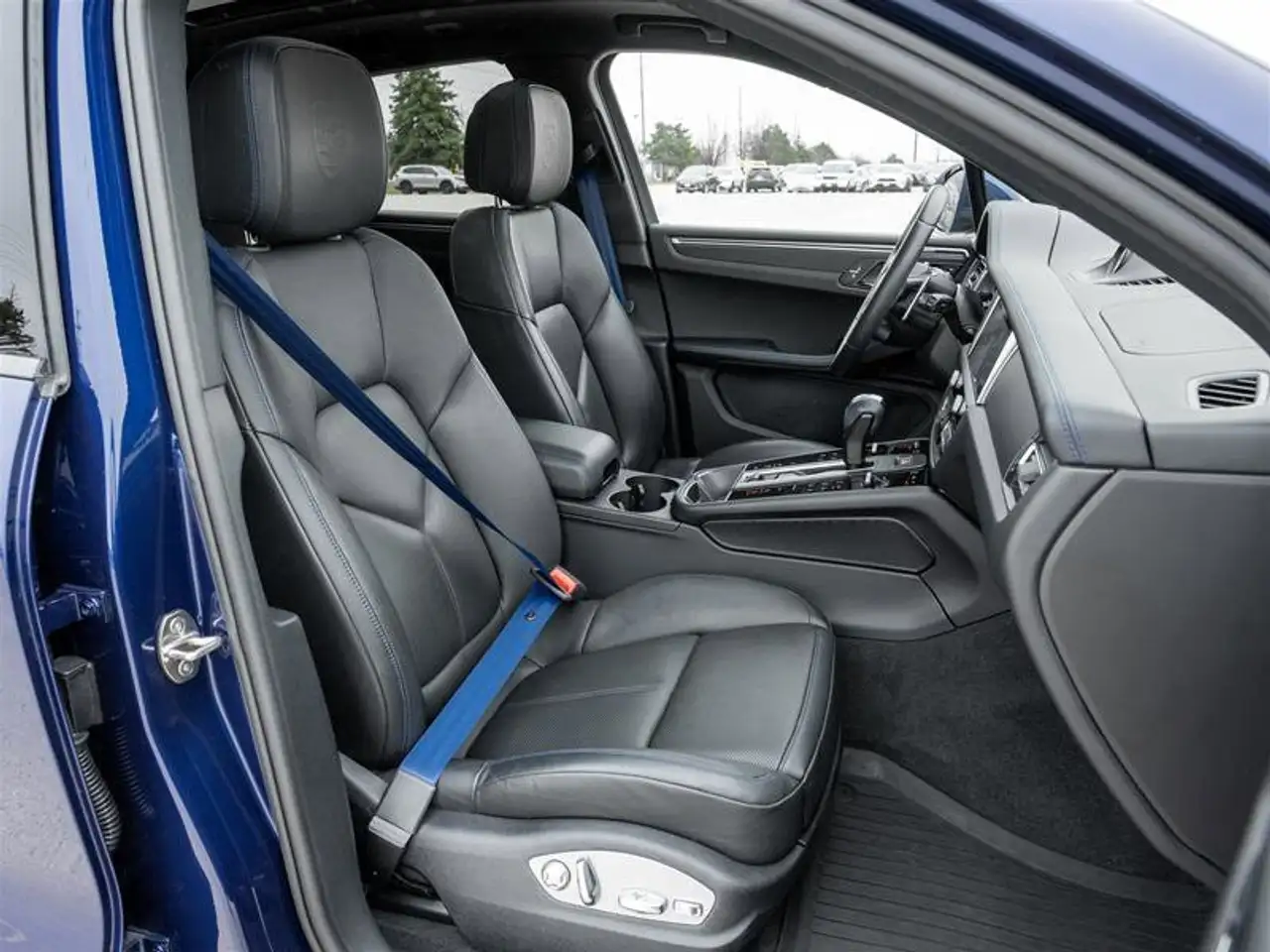 Porsche Macan снимка Porsche Macan