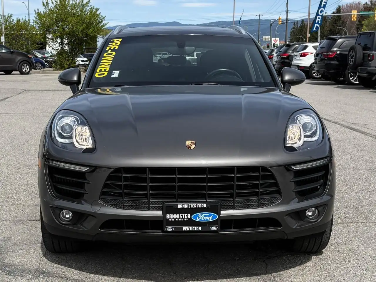 Porsche Macan photo Porsche Macan