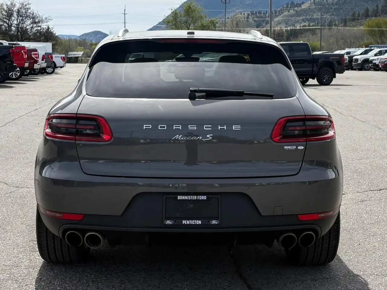 Porsche Macan photo Porsche Macan