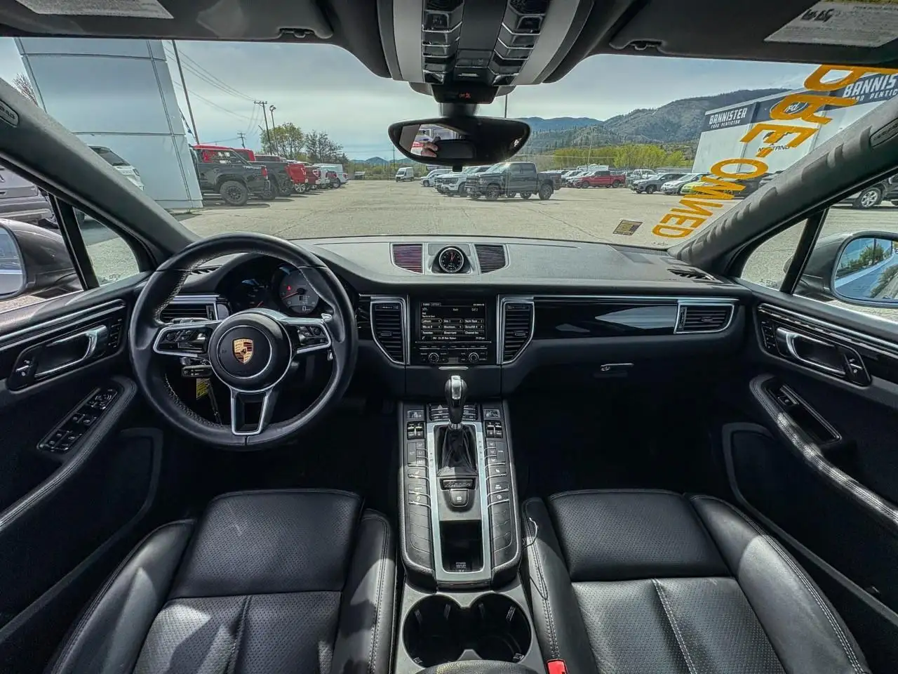 Porsche Macan photo Porsche Macan