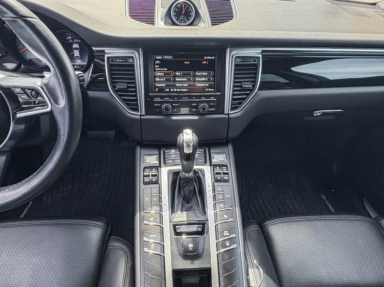 Porsche Macan photo Porsche Macan