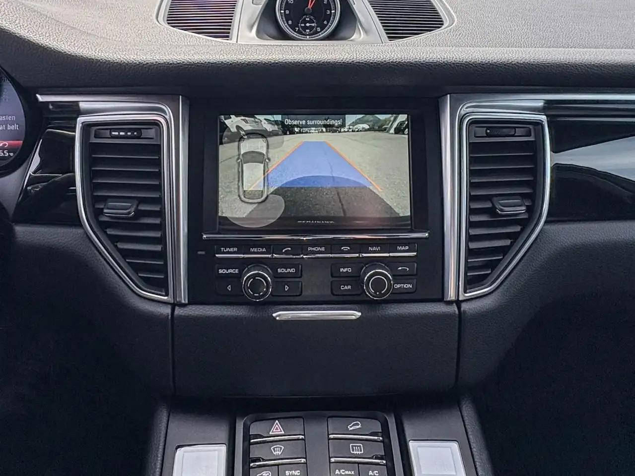 Porsche Macan photo Porsche Macan