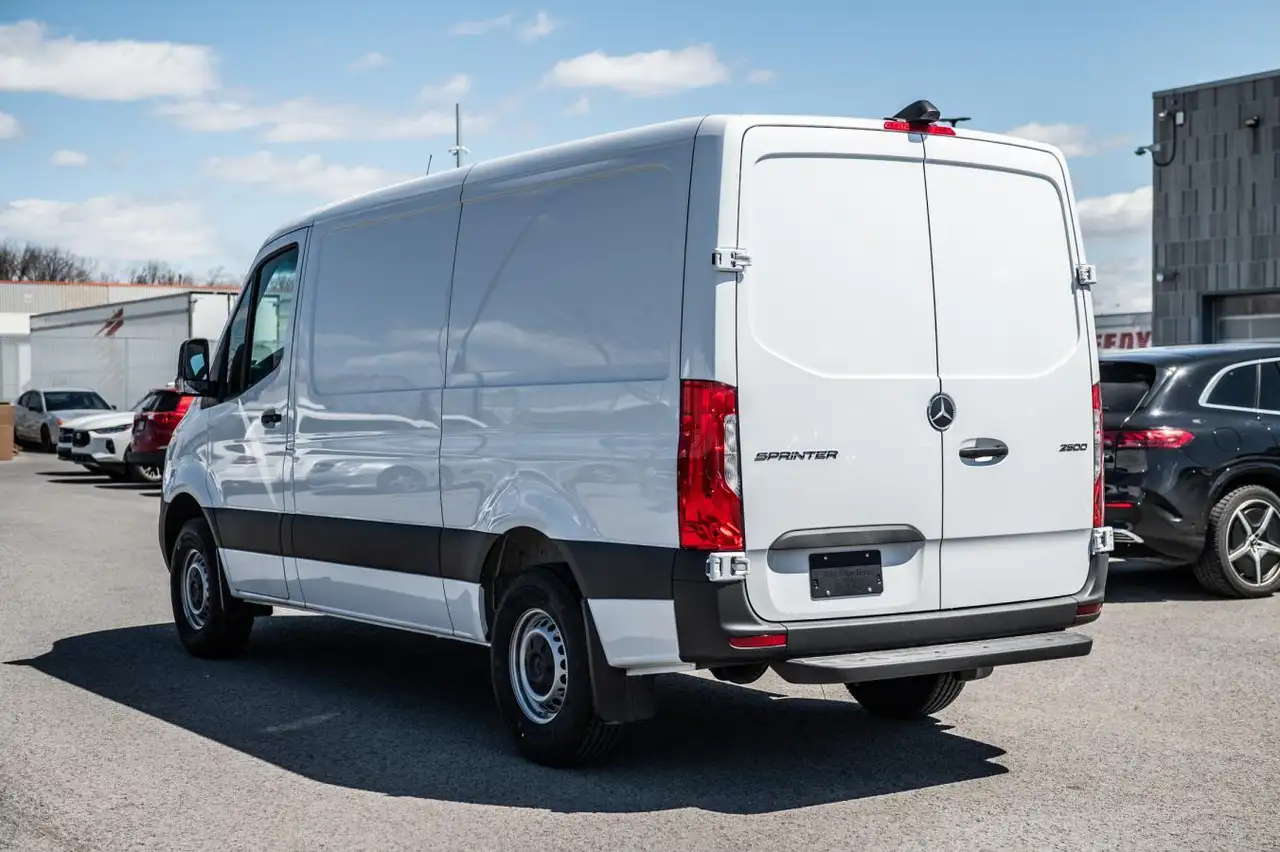Mercedes-Benz Sprinter снимка Mercedes-Benz Sprinter