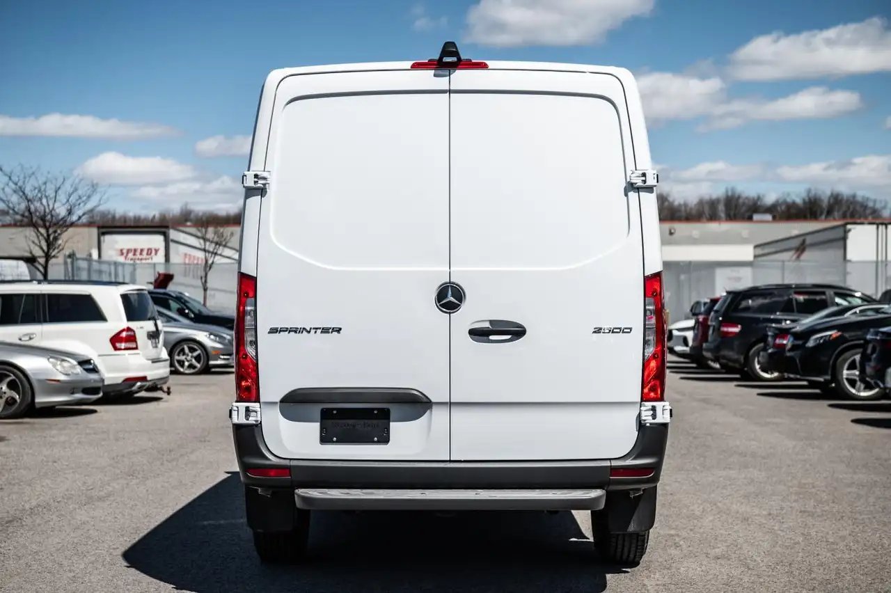 Mercedes-Benz Sprinter снимка Mercedes-Benz Sprinter