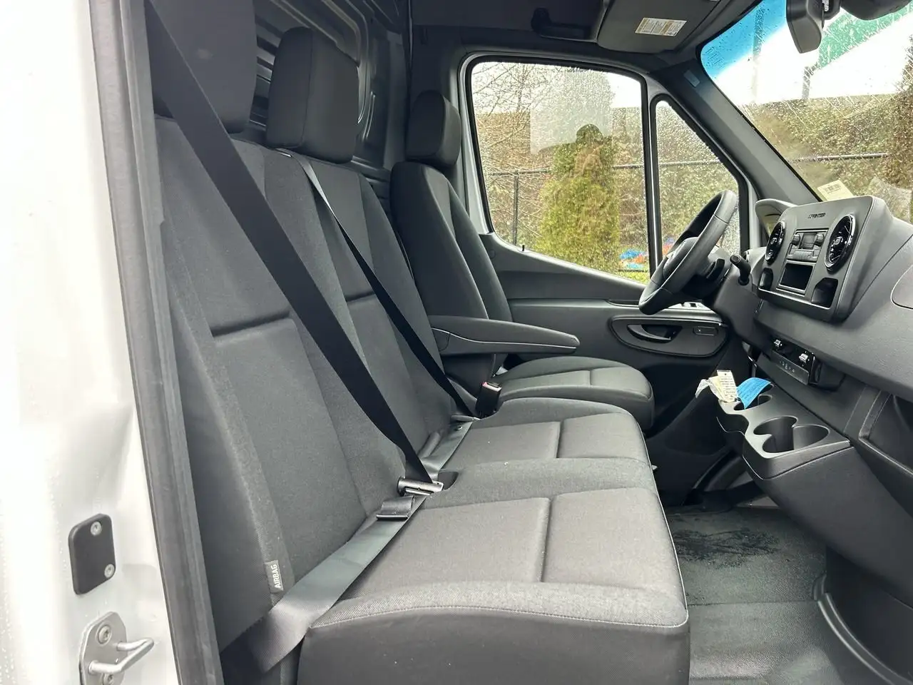 Mercedes-Benz Sprinter photo Mercedes-Benz Sprinter