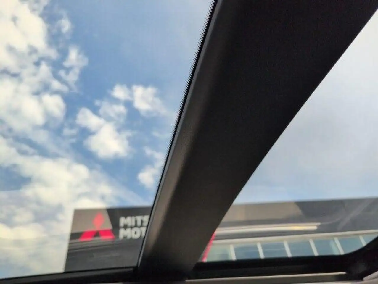 Mitsubishi Outlander снимка Mitsubishi Outlander