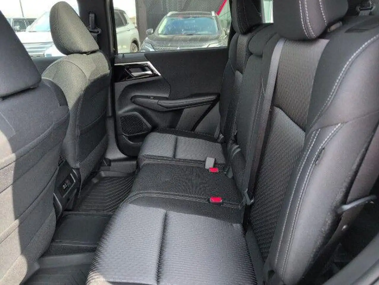 Mitsubishi Outlander снимка Mitsubishi Outlander