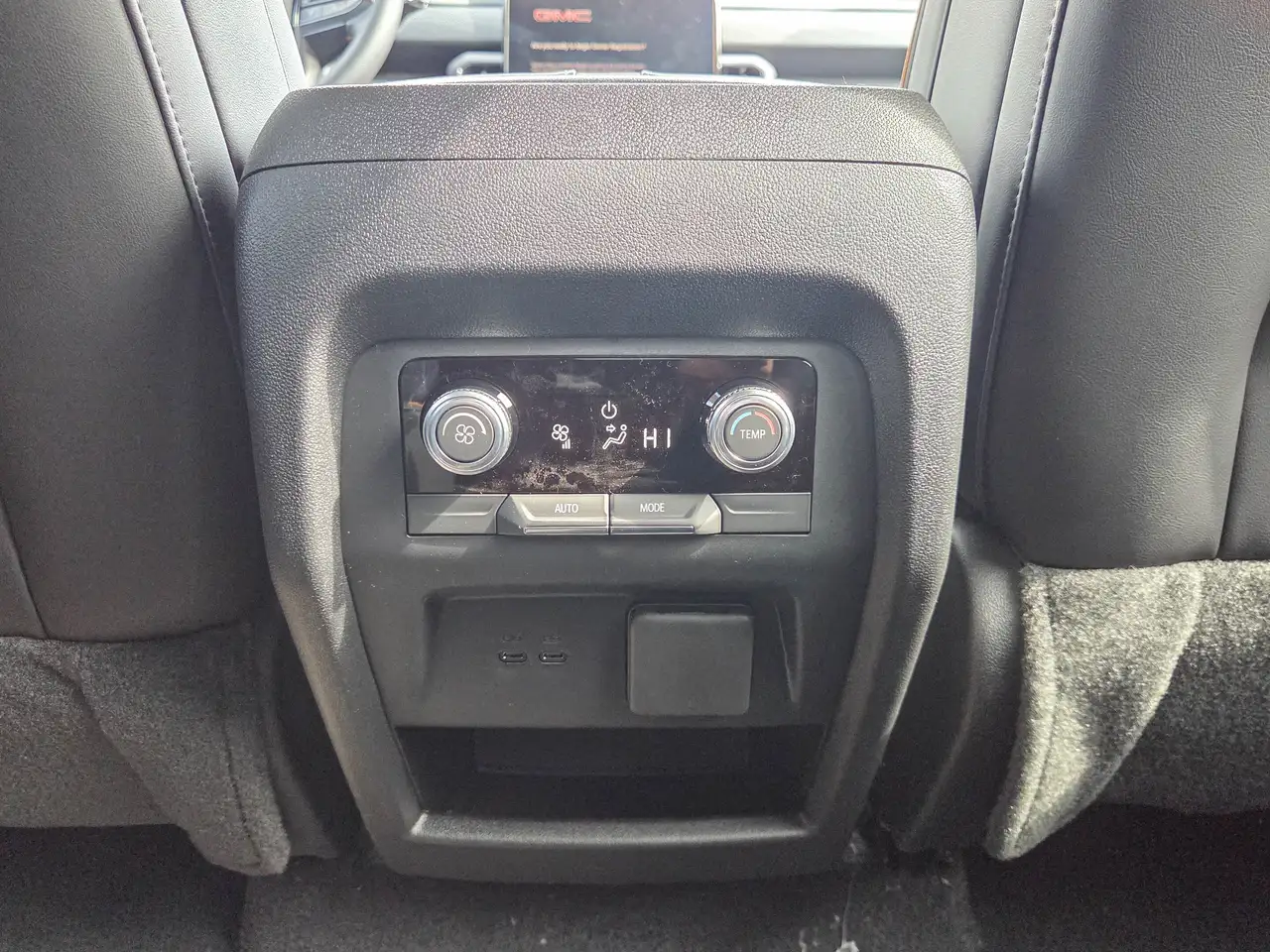 GMC Acadia снимка GMC Acadia