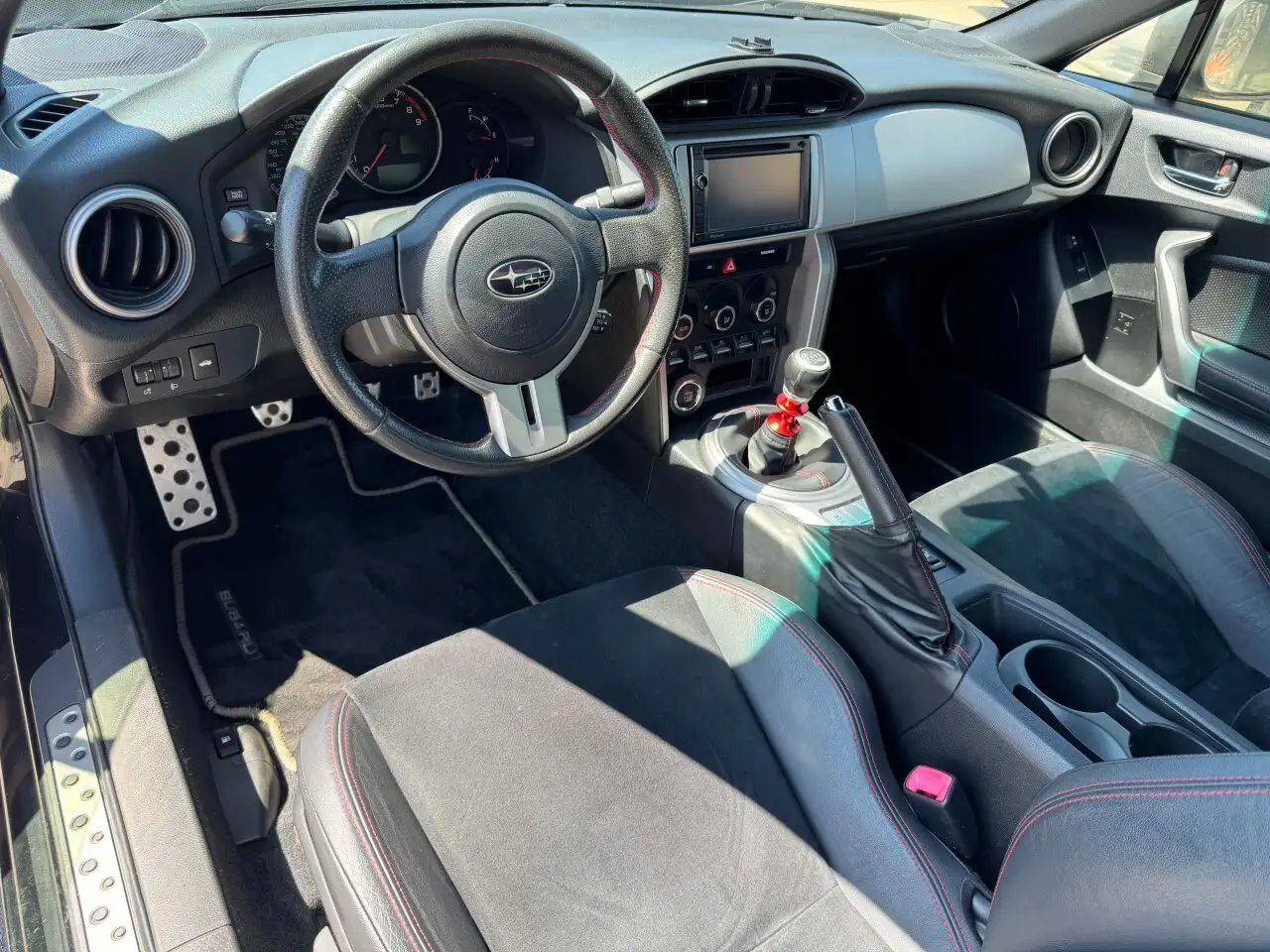 Subaru BRZ снимка Subaru BRZ