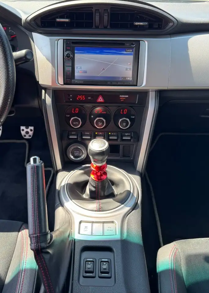 Subaru BRZ снимка Subaru BRZ