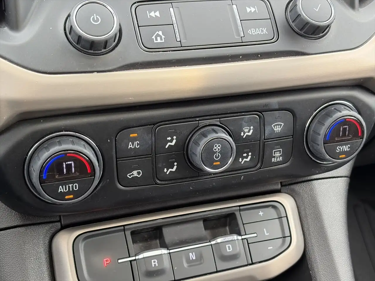 GMC Acadia photo GMC Acadia