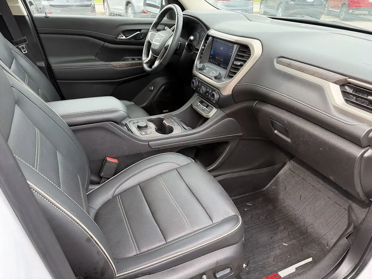 GMC Acadia photo GMC Acadia