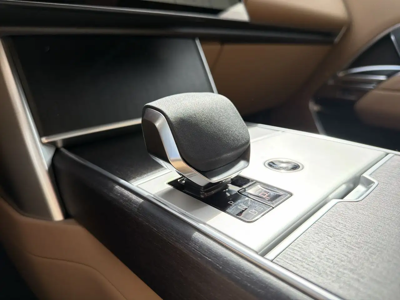 Land Rover Range Rover photo Land Rover Range Rover