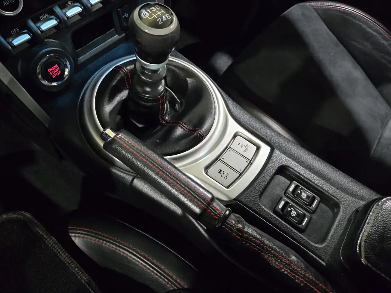 Subaru BRZ снимка Subaru BRZ